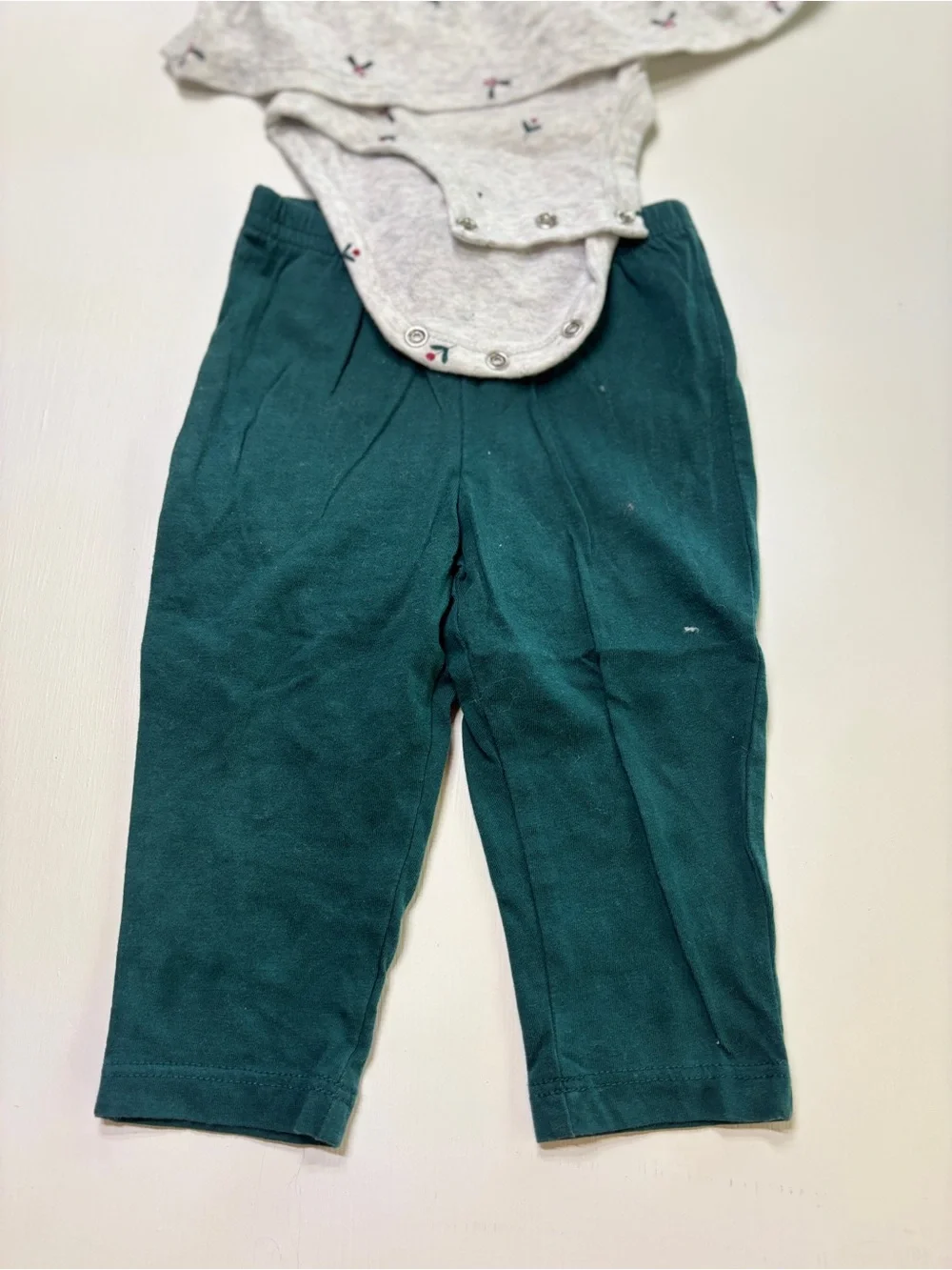 Carter’s Baby Girl 2 Piece Outfit Gray Printed Tunic Bodysuit Teal Pants 9M